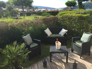 Terrace/patio - Studio le Beach du lac d'Annecy, feet in the water (Duingt)