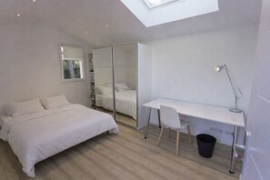 4 bedrooms, desk, free WiFi, bed sheets