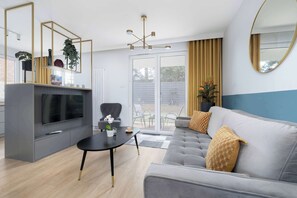 TV, offices - Modern Apartment | Terrace, Parking, Air Conditioning (Kraków)