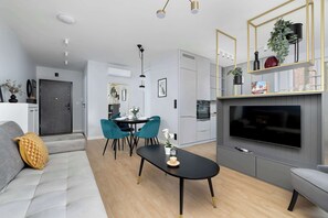 TV, offices - Potrzask 20 Kraków | Apartment with A/C | Parking (Kraków)