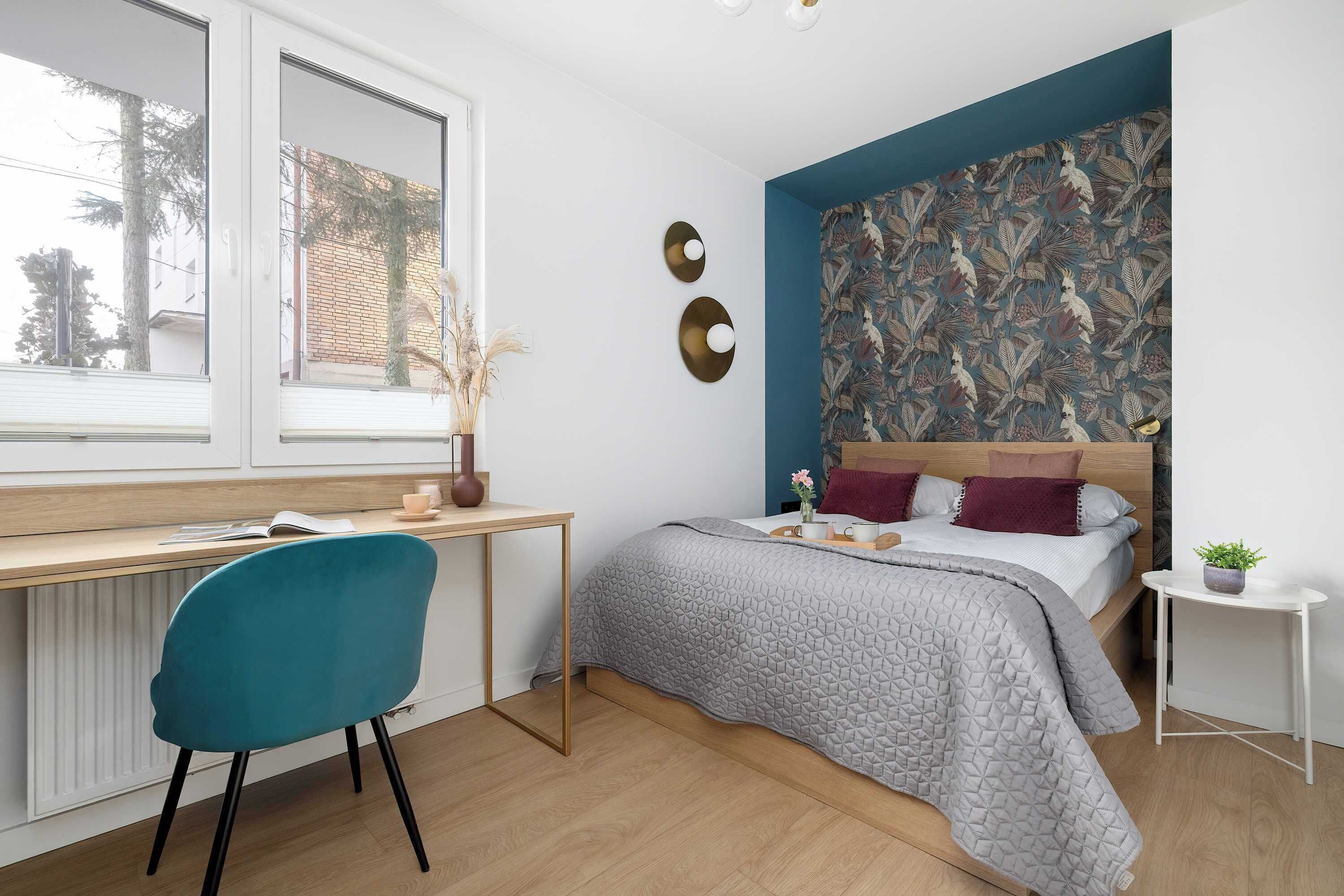 Desk, iron/ironing board, travel crib, WiFi