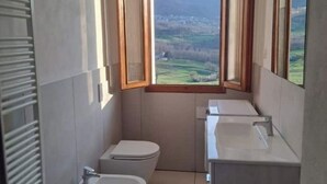 Shower, hair dryer, bidet, towels - Casa i Sodi - Relaxation with mountain views (Castiglione dei Pepoli)