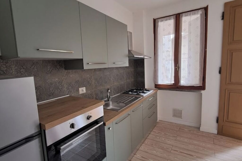 Four, plaque de cuisson, bouilloire électrique, grille-pain