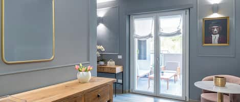 Coin salon dans le hall