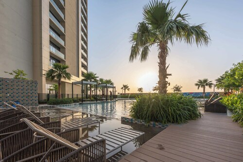 Free housekeeping visits during your stay - StayShort - Elegant Business Bay 2BR Sleeps 5 with Stunning Views