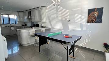 House, 4 Bedrooms, Patio | Private kitchen