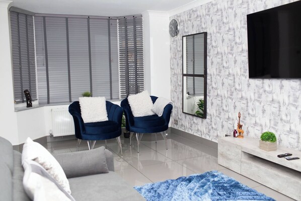 Living room - The Grey Mansion Near Manchester City, Co-ops Live (Manchester)