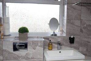 Bathroom - The Grey Mansion Near Manchester City, Co-ops Live (Manchester)