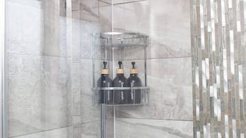 House, 4 Bedrooms, Patio | Bathroom