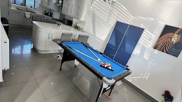 Hus, 4 soverom, terrasse | Spillrom