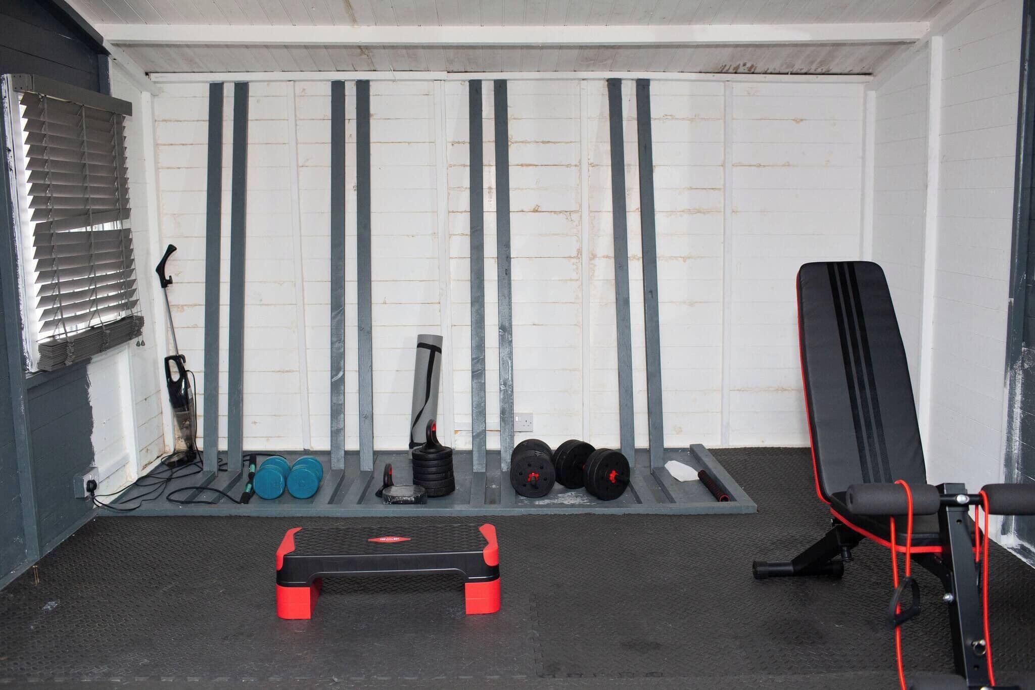 Casa, 4 habitaciones, patio | Sala de fitness