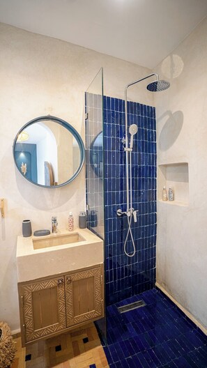 淋浴設備、風筒、提供毛巾、番梘