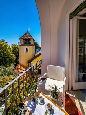 Deluxe appartement, 2 slaapkamers, airconditioning, uitzicht op zee | Terras