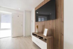 Interior - Renovated 4-Bedroom Apartment with Easy Access to Madrid City Center (Madrid)