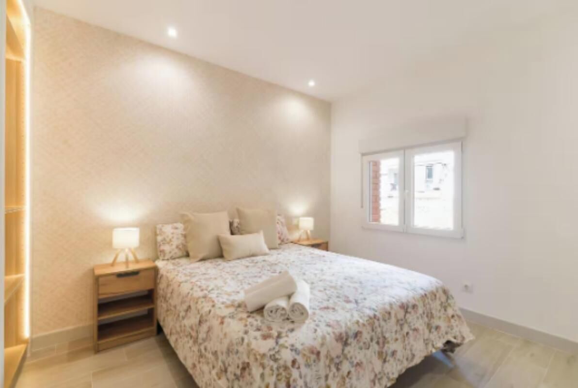 4 slaapkamers, een bureau, een strijkplank/strijkijzer, reisbedje