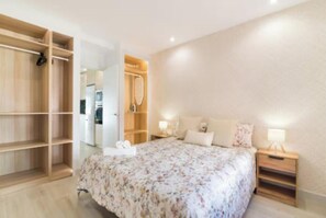 4 bedrooms, desk, iron/ironing board, travel cot - Renovated 4-Bedroom Apartment with Easy Access to Madrid City Center (Madrid)