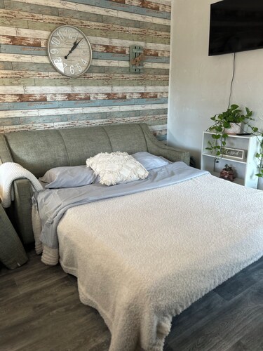 Cozy 1-bedroom studio in peaceful Conway with AC