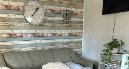 Cozy 1-bedroom studio in peaceful Conway with AC