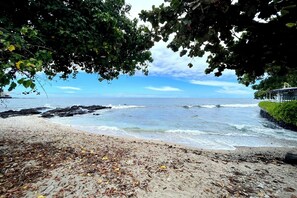 Beach nearby - “Ocean View • Steps From the Water • Fresh New Look! (Kailua kuna)