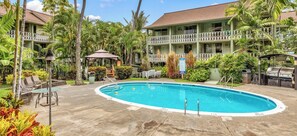 Pool - “Ocean View • Steps From the Water • Newly Available” (Kailua kuna)