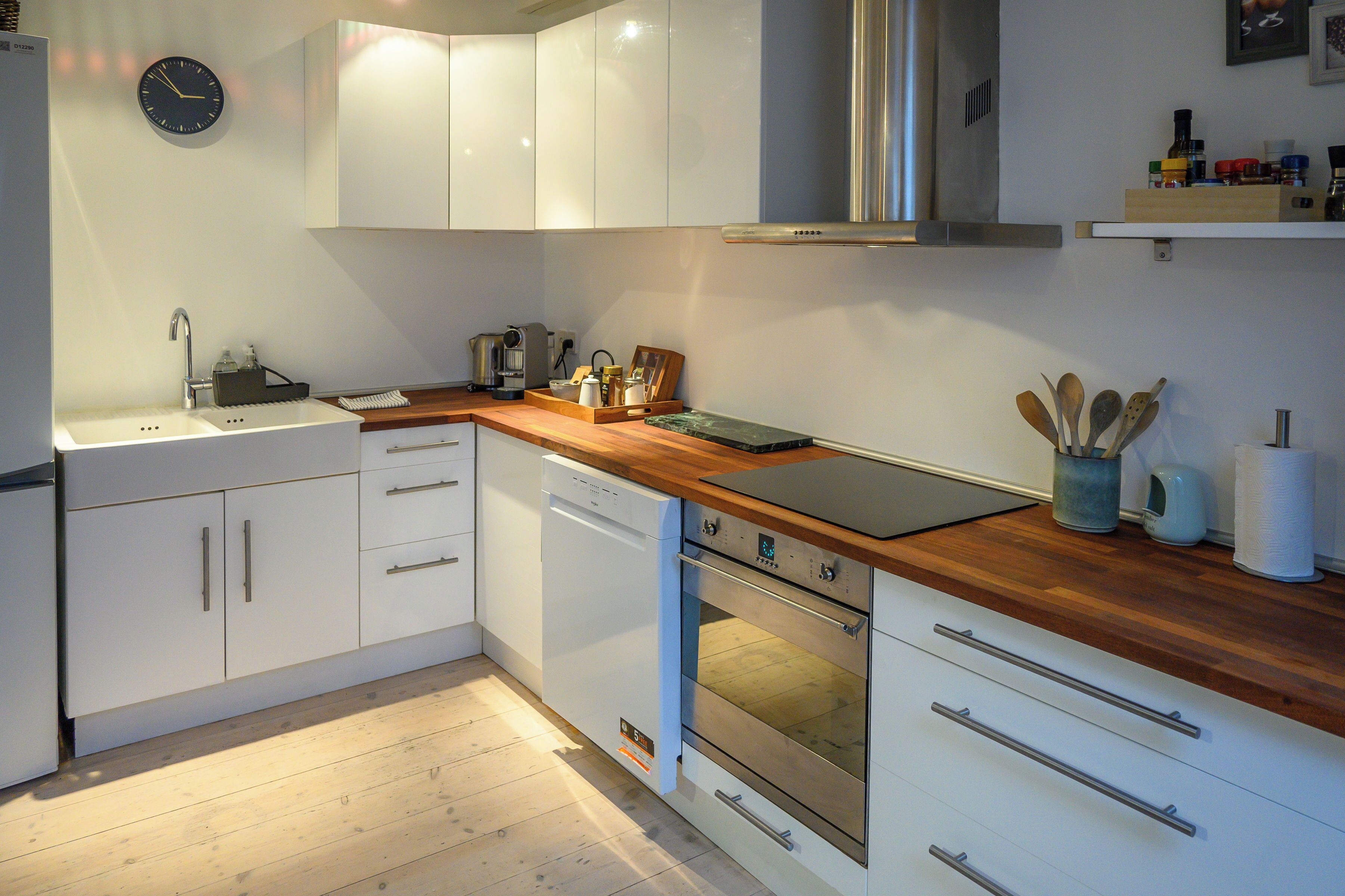 Microwave, oven, dishwasher, coffee/tea maker