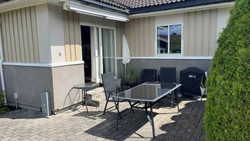 House, 2 Bedrooms, Accessible, Balcony | Outdoor dining