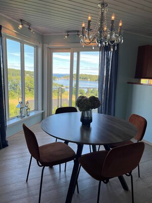 Maison, 2 chambres, accessible aux personnes à mobilité réduite, balcon | Salle à manger