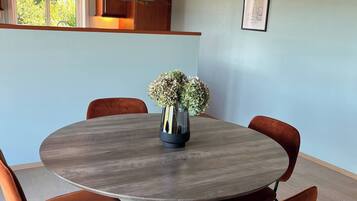 House, 2 Bedrooms, Accessible, Balcony | Dining room