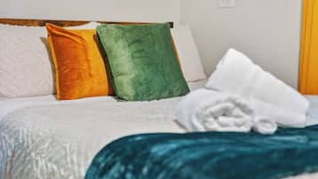 Iron/ironing board, WiFi, bed sheets