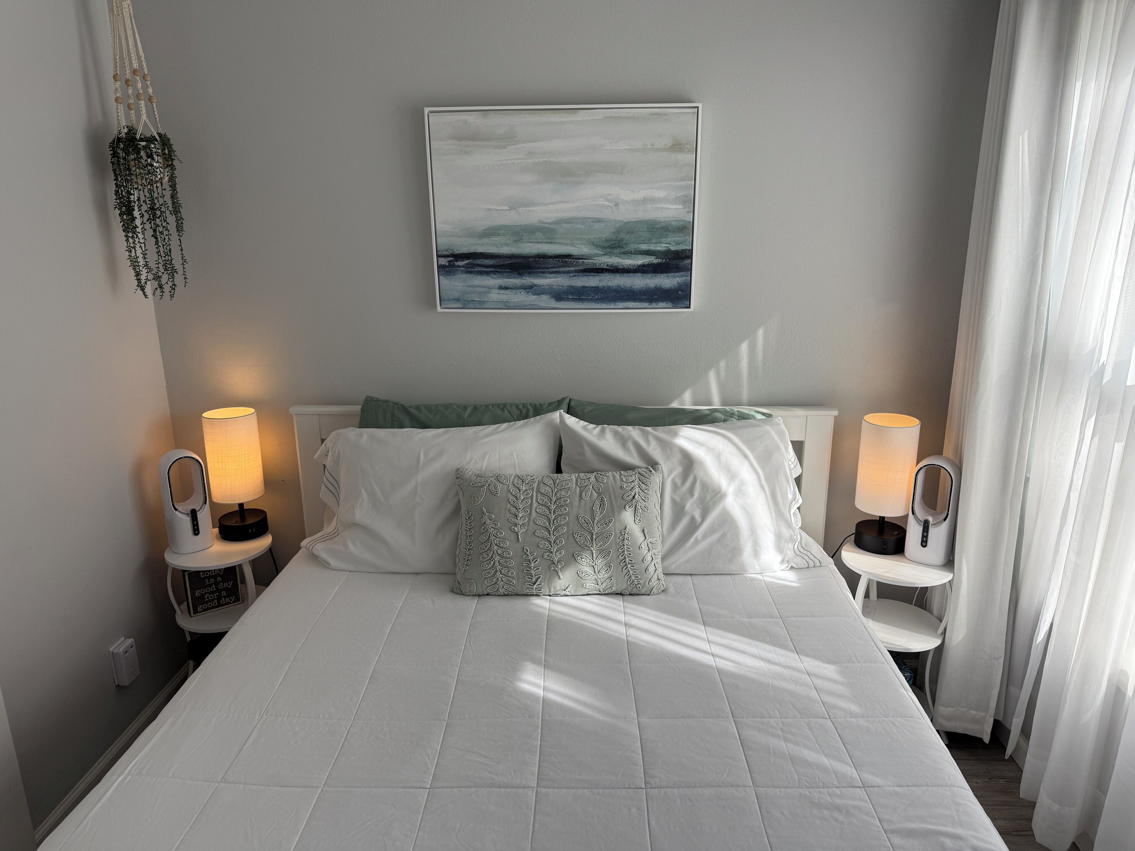 Iron/ironing board, internet, bed sheets