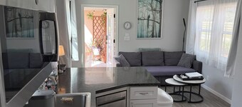 Mira Bella South - 1BR Tiny Home in Lake Helen