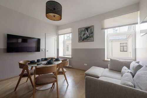 Elegant Stay in Quiet Center