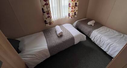 Peaceful Whitley Bay Getaway With Shared