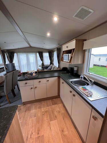 Peaceful Whitley Bay Getaway With Shared
