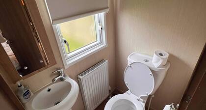Peaceful Whitley Bay Getaway With Shared
