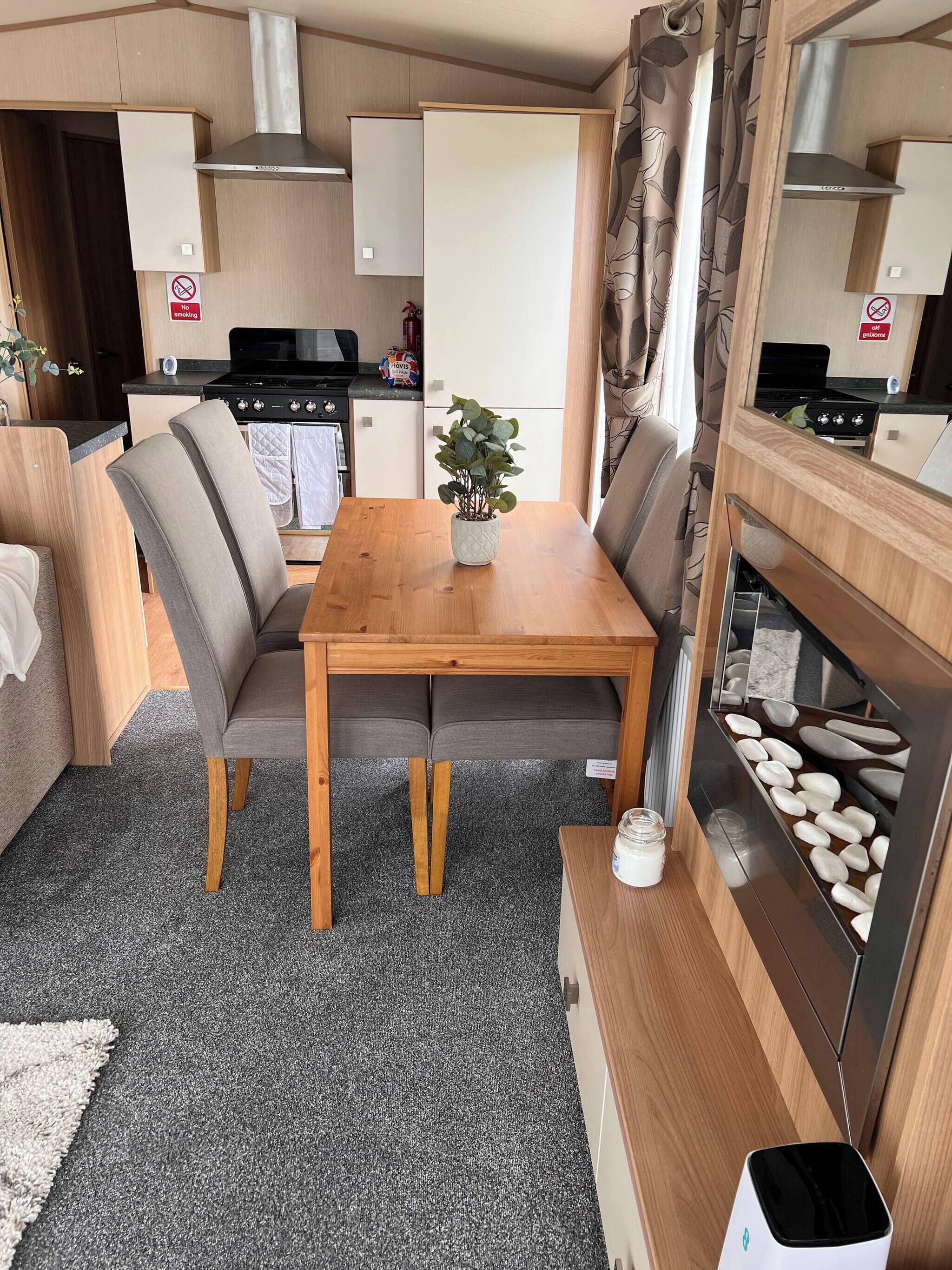 House, 2 Bedrooms, Garden View | Dining room