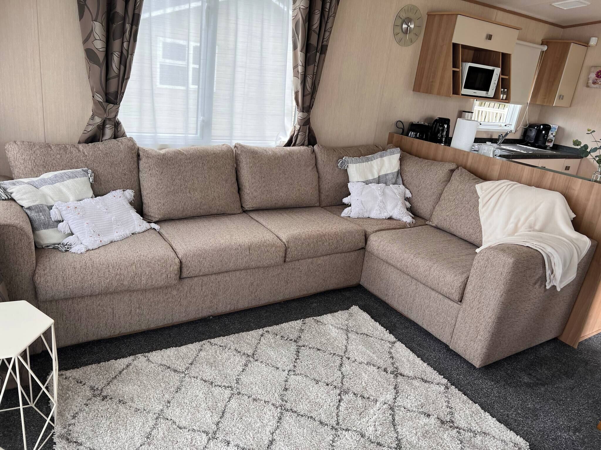 Maison, 2 chambres, vue jardin | Salle de séjour | Livres