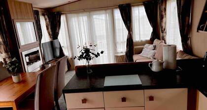 Peaceful Whitley Bay Getaway With Shared