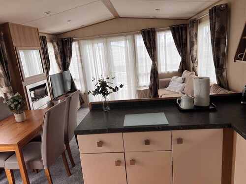 Peaceful Whitley Bay Getaway With Shared