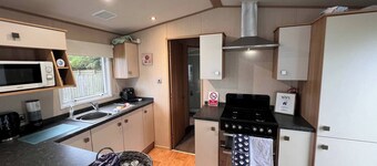 Peaceful Whitley Bay Getaway With Shared