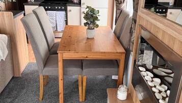 House, 2 Bedrooms, Garden View | Dining room