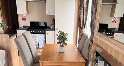 Peaceful Whitley Bay Getaway With Shared