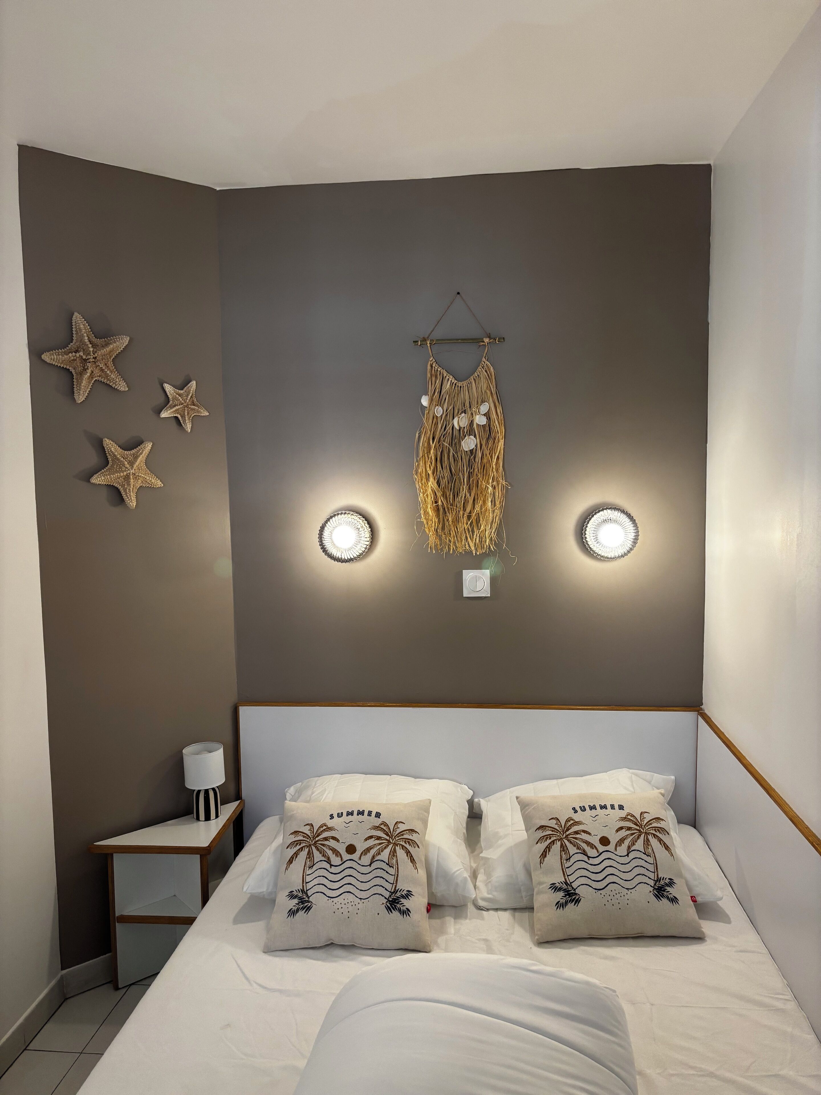 Strykjärn/strykbräda, wi-fi och sängkläder