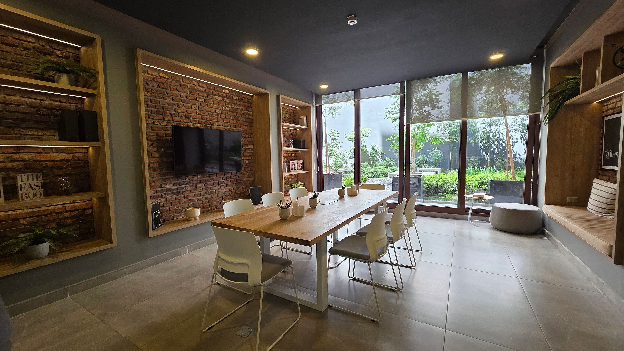 Apartment | Dining