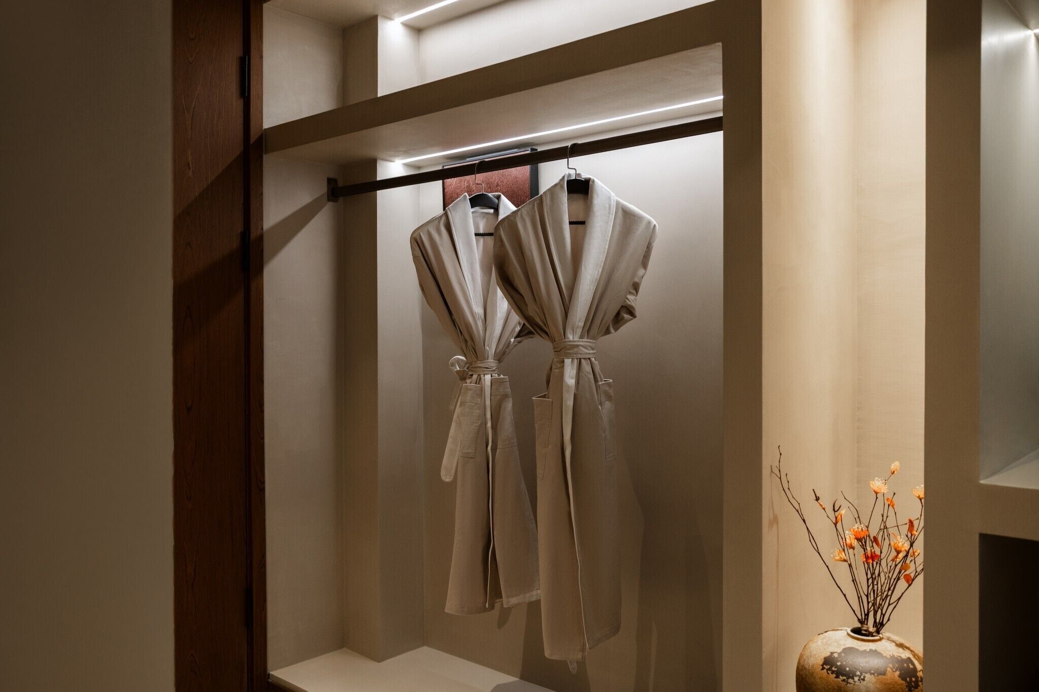 Kahden hengen comfort-huone (kaksi sänkyä), patio, näköala puutarhaan | Ylelliset vuodevaatteet, yksilöllisesti sisustettu