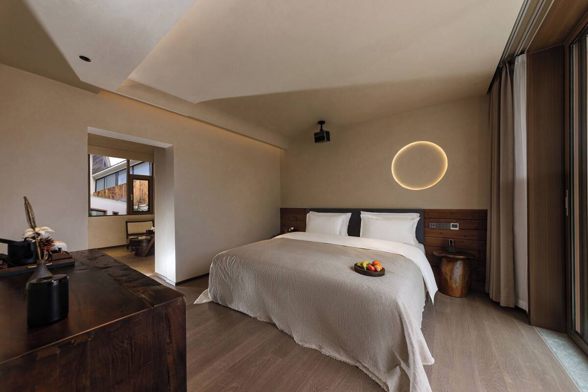 Design Suite, Patio, Garden View | Premium bedding, desk, laptop workspace, blackout drapes