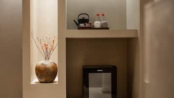 Comfort Twin Room, Patio, Garden View | Living area