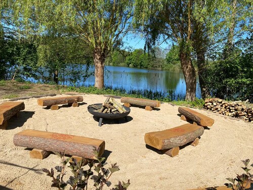 Property for 22 guests, private lake, tennis court, sauna, hot tub, no neighbors