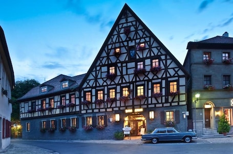 Esterni. Löwen Hotel & Restaurant