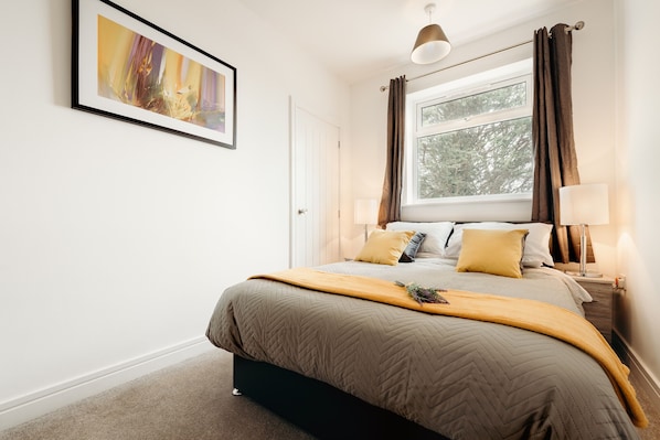 2 bedrooms, iron/ironing board, free WiFi, bed sheets